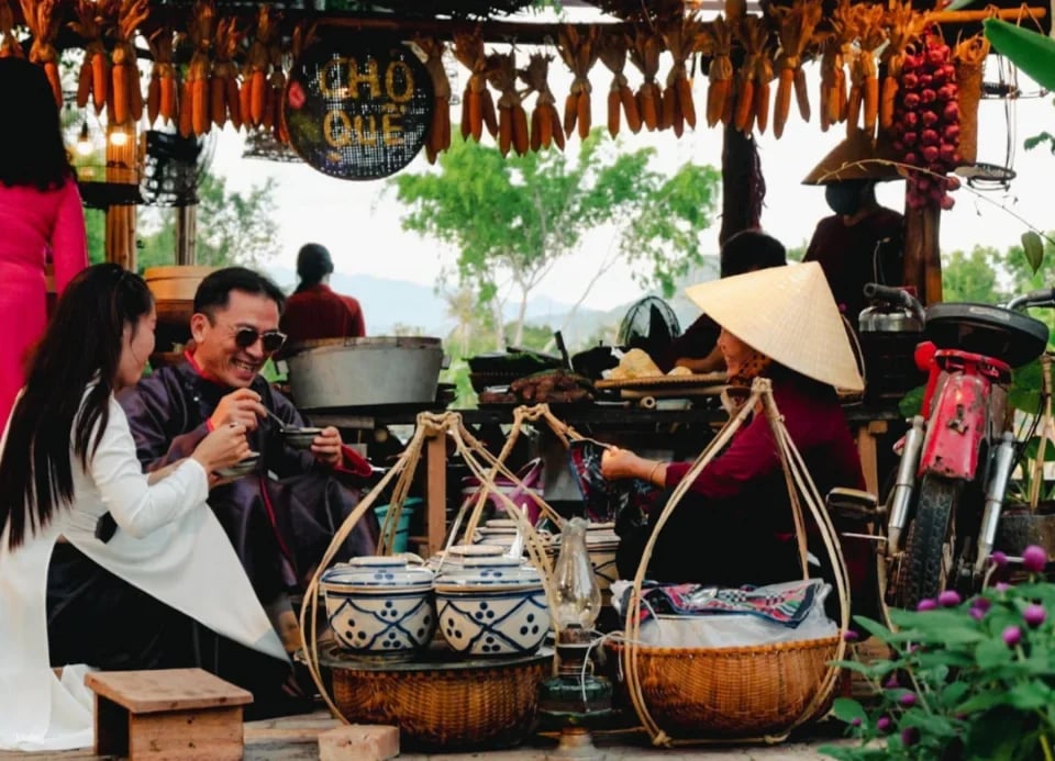 Nha Trang | Food and Cultural Experience with Folk Show | With Local Guide