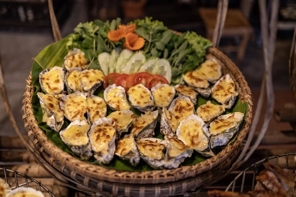 Nha Trang | Food and Cultural Experience with Folk Show | With Local Guide