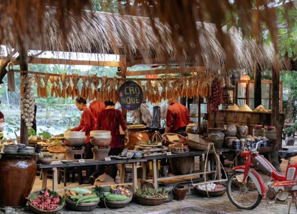 Nha Trang | Food and Cultural Experience with Folk Show | With Local Guide