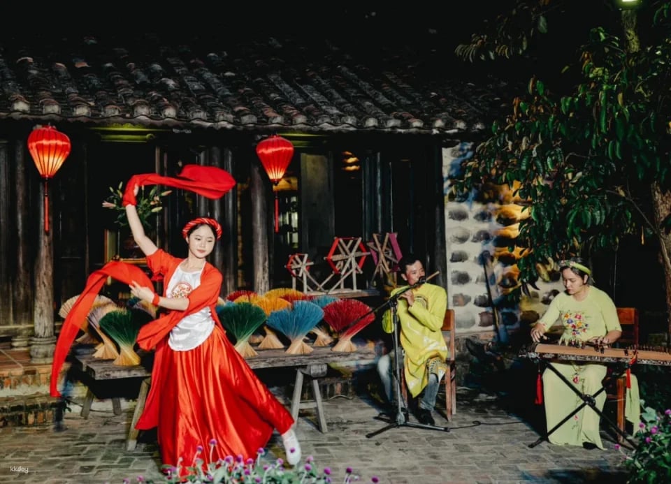 Nha Trang | Food and Cultural Experience with Folk Show | With Local Guide