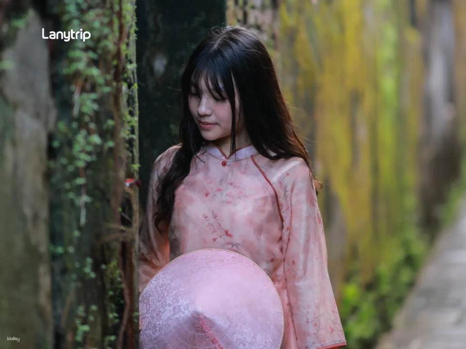 【Hoi An "Ao Dai" Private Photoshoot】Exclusive Old Town Portrait Experience & Timeless Vietnamese Elegance