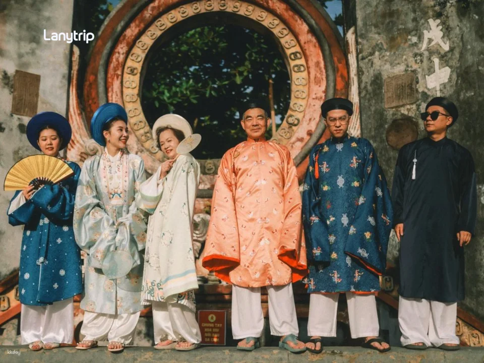 【Hoi An "Ao Dai" Private Photoshoot】Exclusive Old Town Portrait Experience & Timeless Vietnamese Elegance