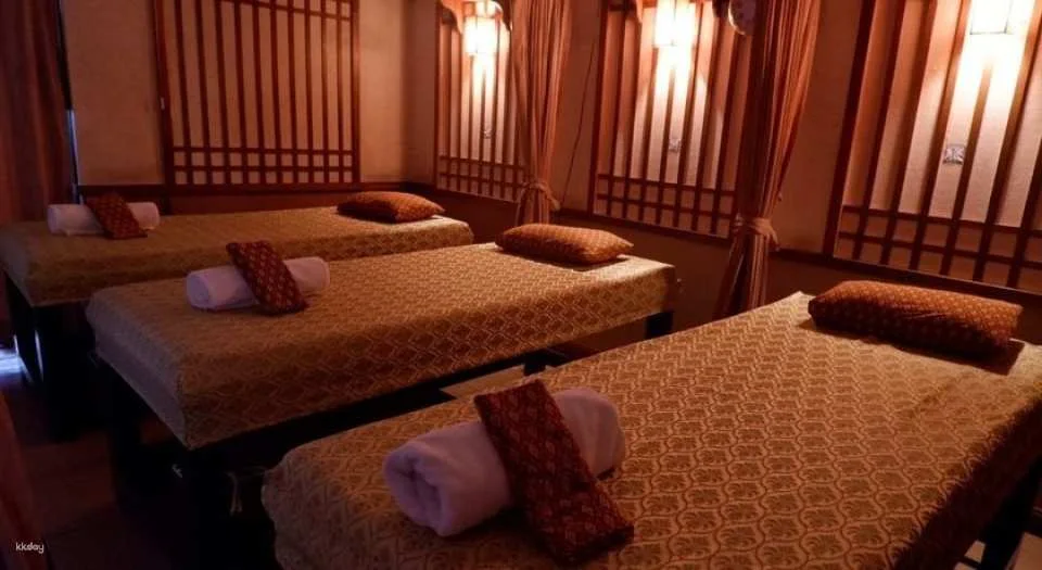 Nuch Massage (Sukhumvit 24) by Lek | Thailand