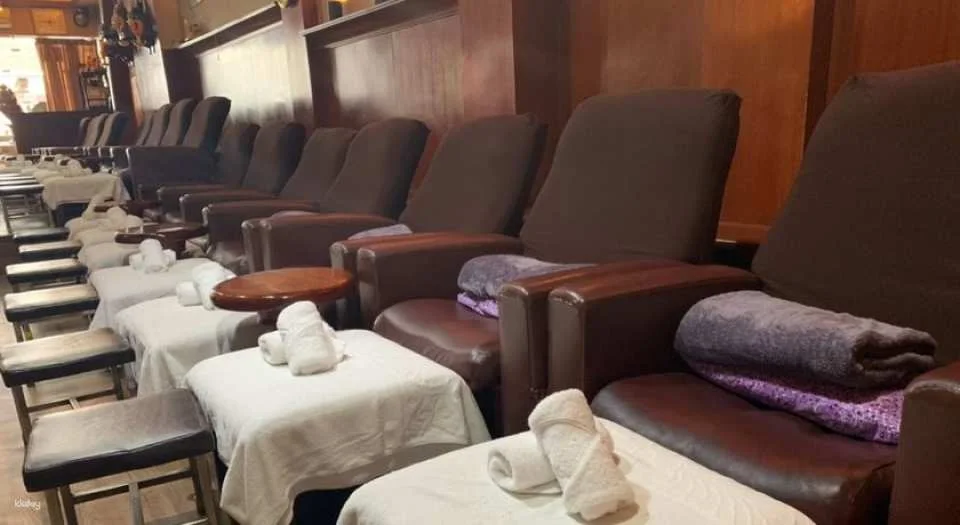 Nuch Massage (Sukhumvit 24) by Lek | Thailand