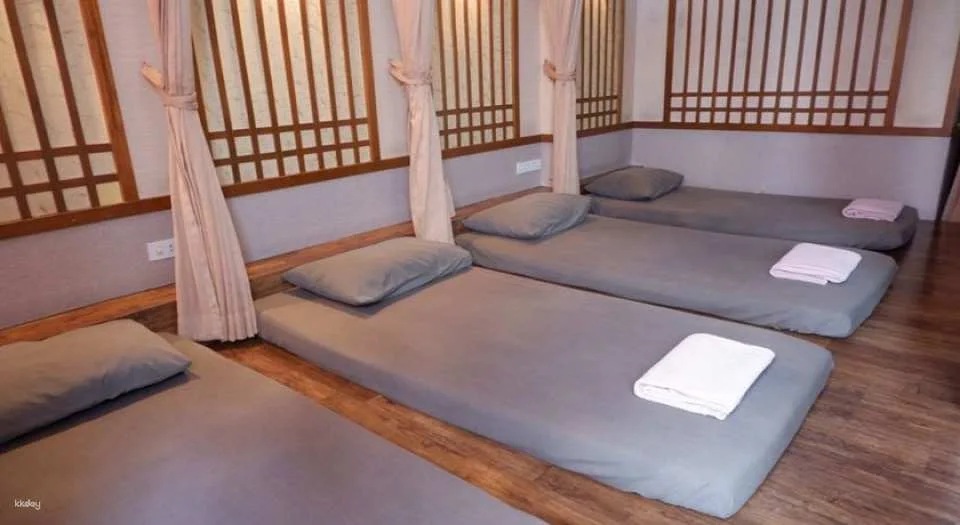 Nuch Massage (Sukhumvit 24) by Lek | Thailand