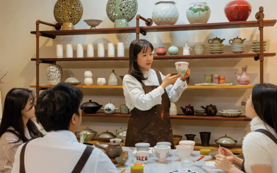 [Seoul/Gangnam]Paint Traditional Korean Patterns on Pottery