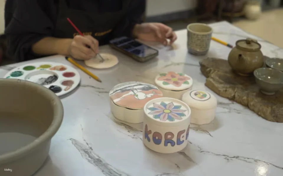 [Seoul/Gangnam]Paint Traditional Korean Patterns on Pottery