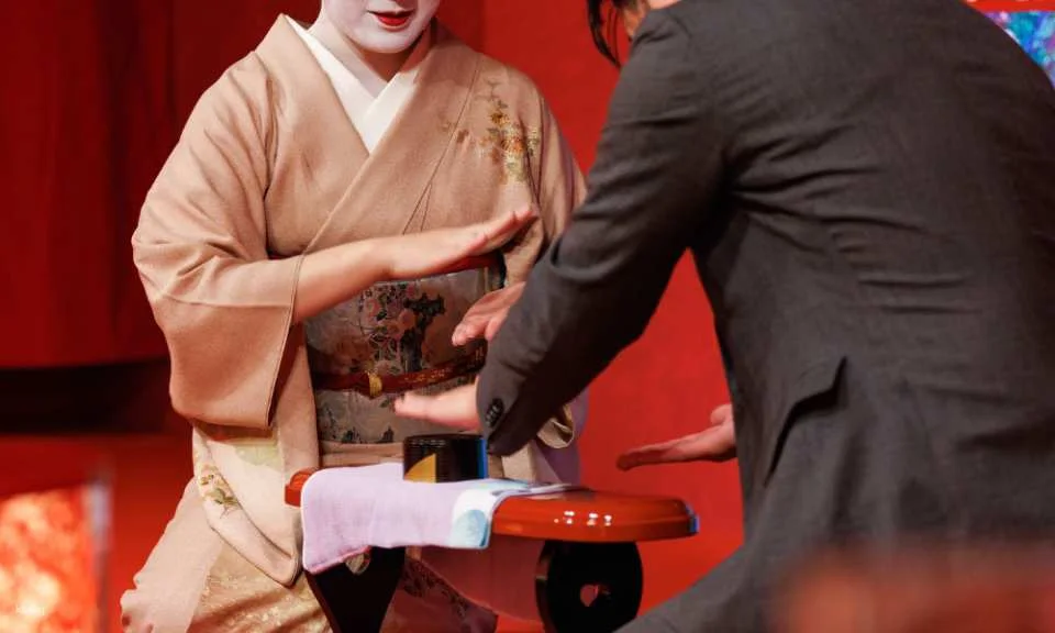 Recommended Japanese Geisha District Cultural Experience: Tokyo Shinbashi Grand Hammer Stage Banquet Restaurant - Authentic Geisha Interaction