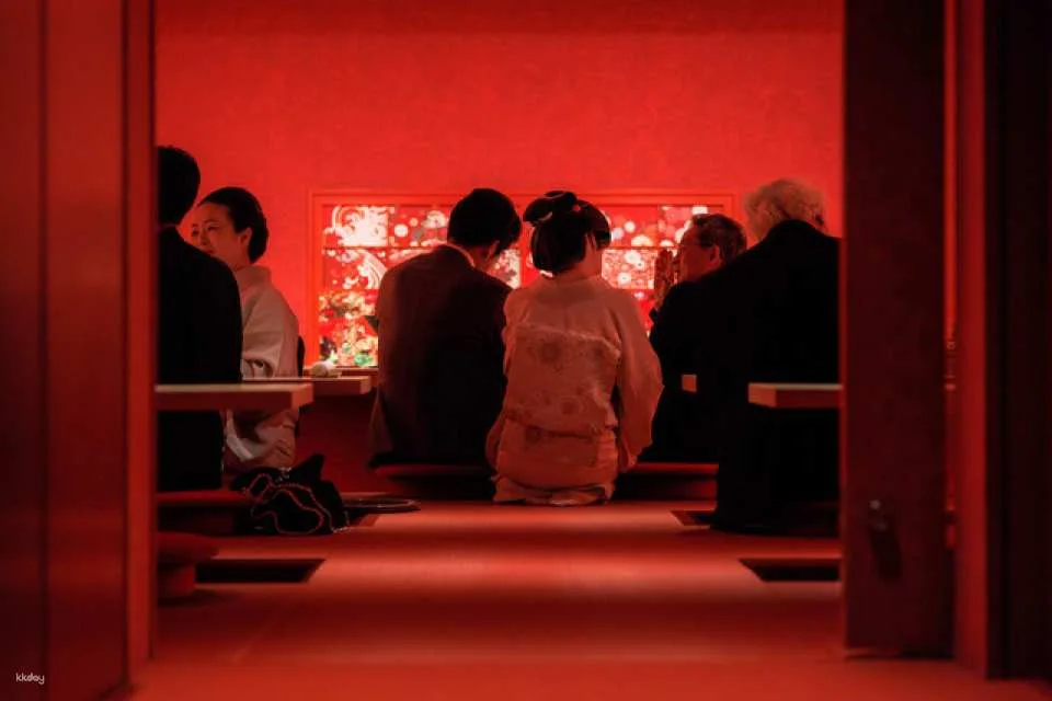 Recommended Japanese Geisha District Cultural Experience: Tokyo Shinbashi Grand Hammer Stage Banquet Restaurant - Authentic Geisha Interaction