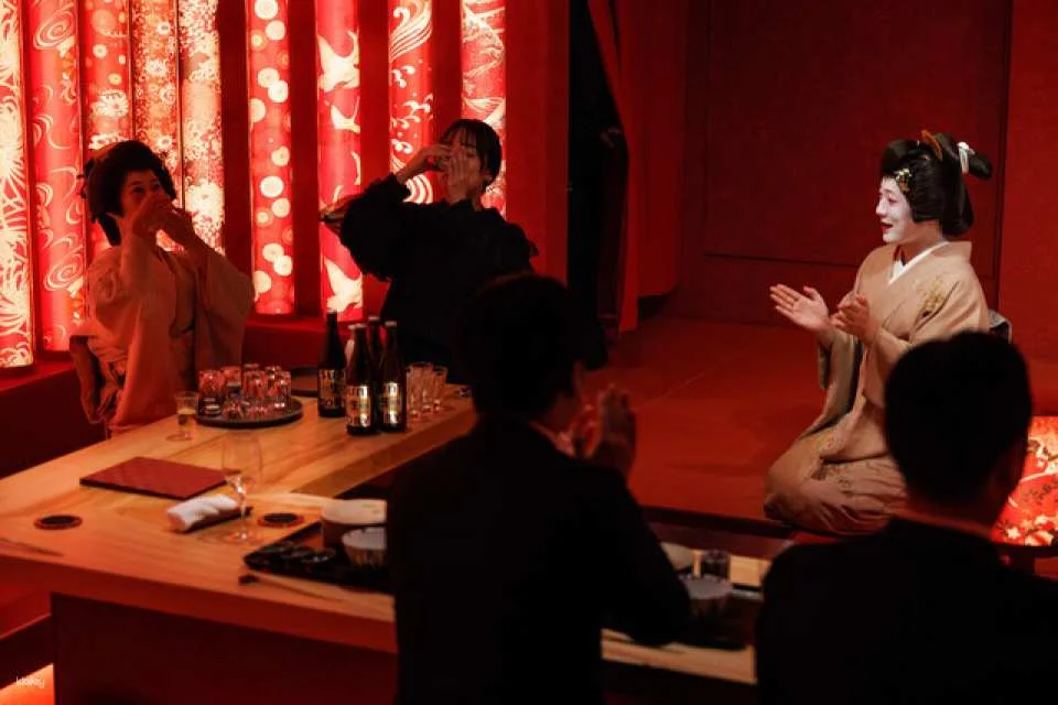 Recommended Japanese Geisha District Cultural Experience: Tokyo Shinbashi Grand Hammer Stage Banquet Restaurant - Authentic Geisha Interaction