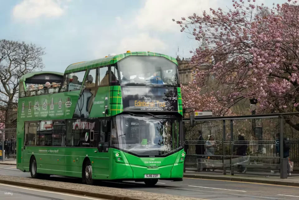 Edinburgh: Royal Attractions Tickets + Hop-On Hop-Off Bus Tour | UK