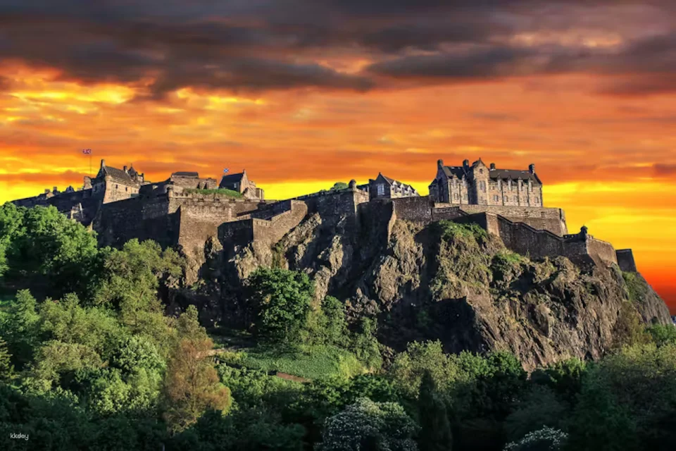 Edinburgh: Royal Attractions Tickets + Hop-On Hop-Off Bus Tour | UK