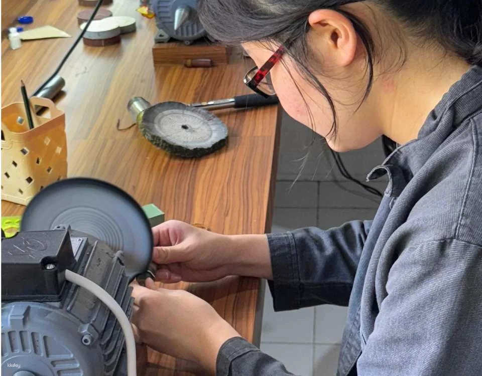Bali: Handcrafted Silver Jewelry Workshop in Seminyak