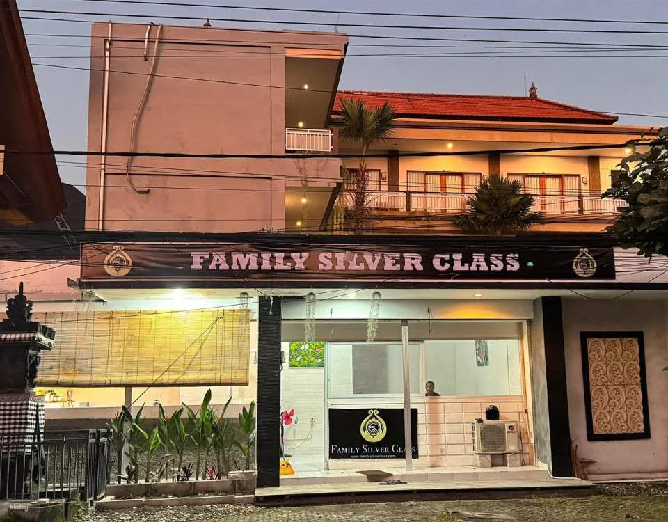 Bali: Handcrafted Silver Jewelry Workshop in Seminyak