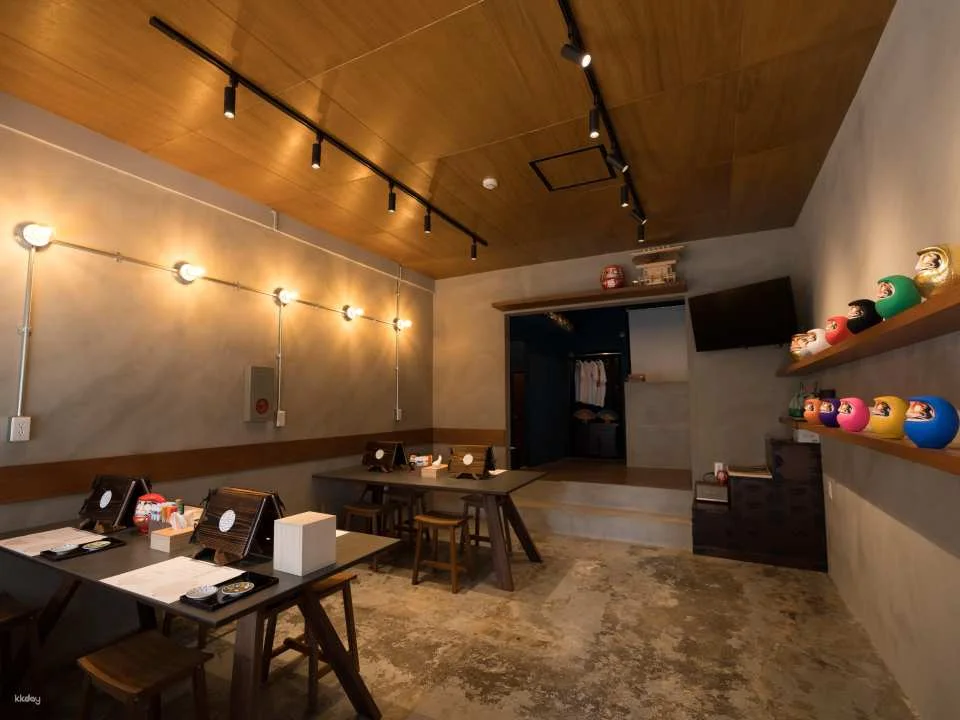 Osaka DARUMA CLUB | Tumbler Painting Experience & Japanese Daruma DIY (Take it home)