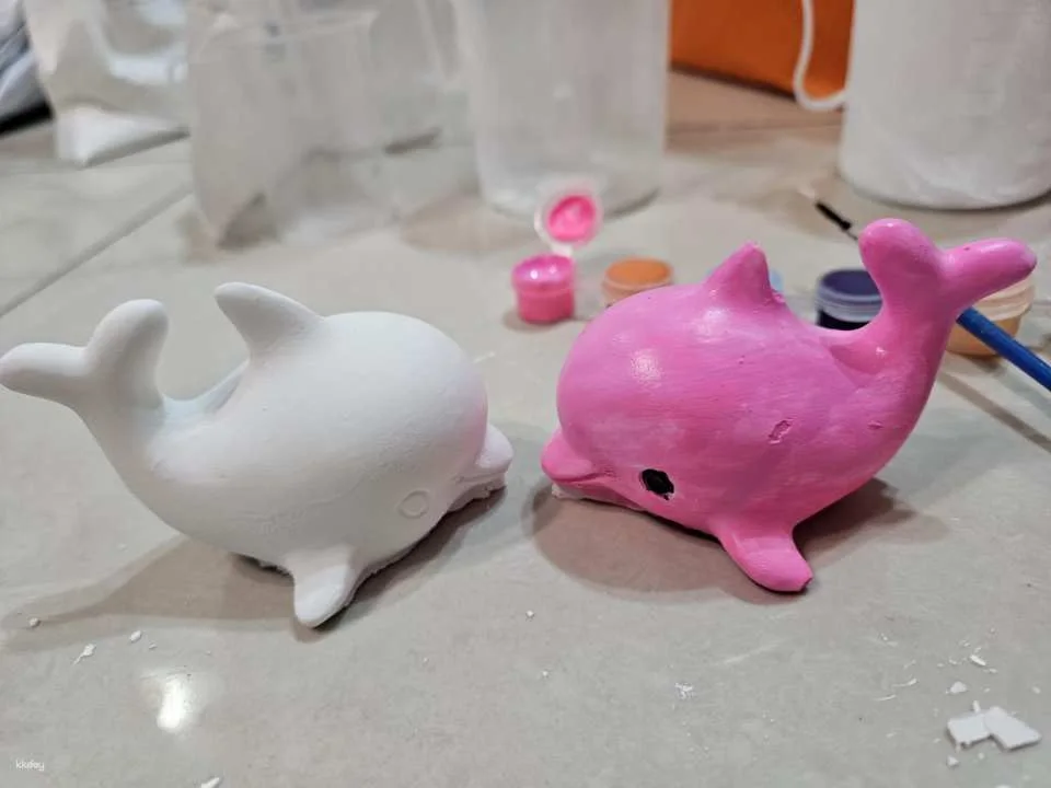 [KKday Family-Friendly Destination] Tai O Dolphin Plaster Doll and Chinese Zodiac Plaster Doll Painting Workshop | Includes Tai O sightseeing boat tour ticket to track Indo-Pacific humpback dolphins (573779)