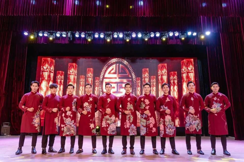 Da Nang: Ao Dai Show
