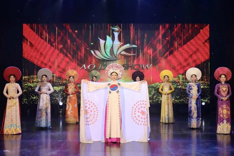 Da Nang: Ao Dai Show