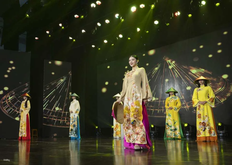 Da Nang: Ao Dai Show