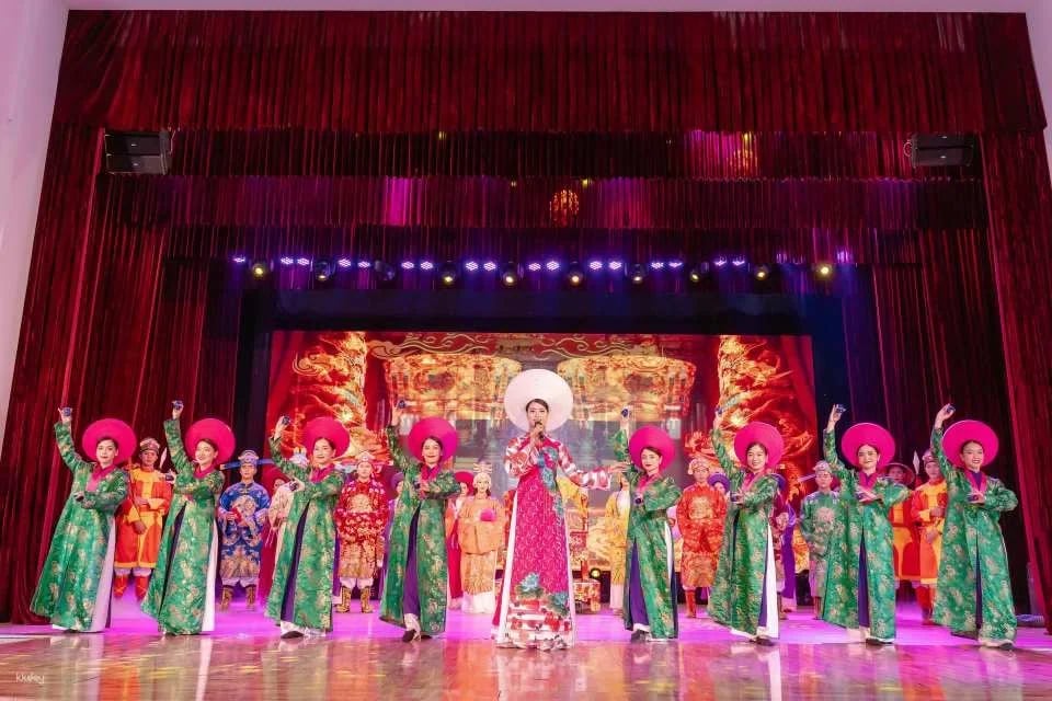Da Nang: Ao Dai Show