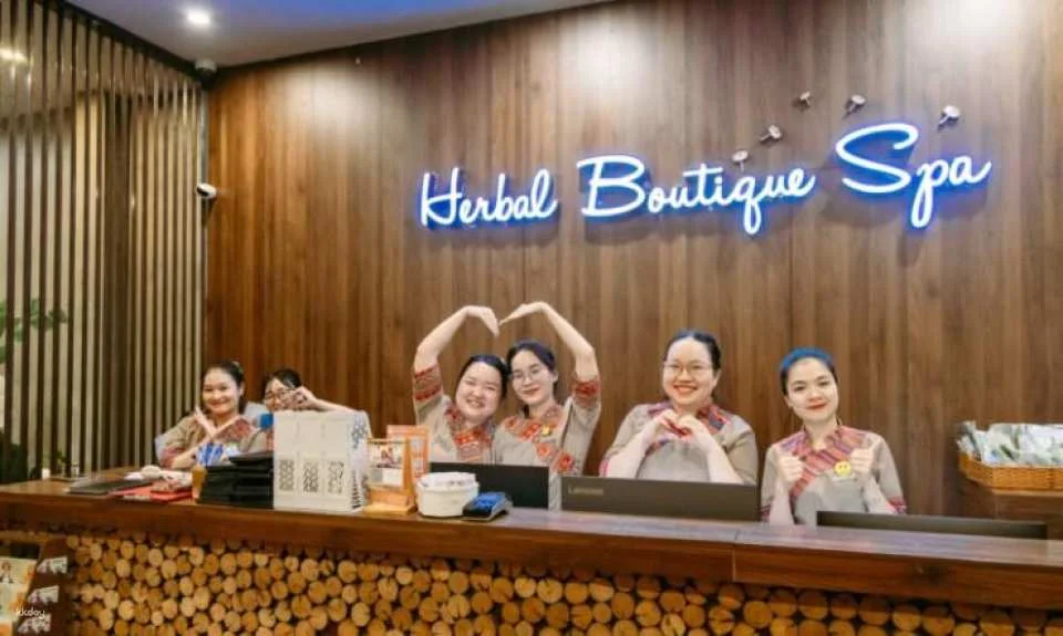 [5% off] Experience Massage in Herbal Spa Da Nang (Natural Essential Oil Therapy + Complimentary Drinks (Tea, Fruit & Snacks)