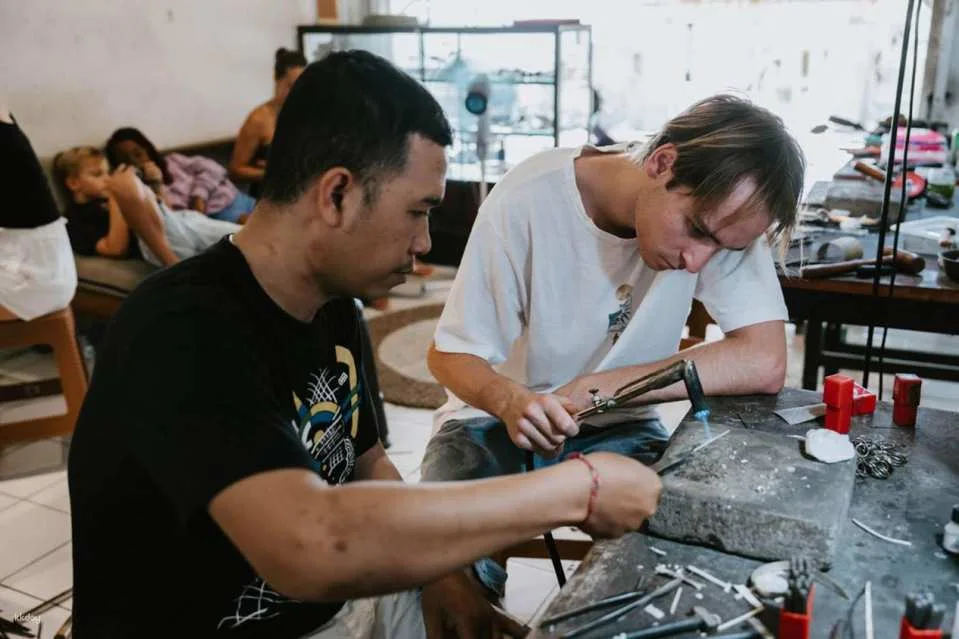Bali: Silver Class Jewelry Workshop in Ubud