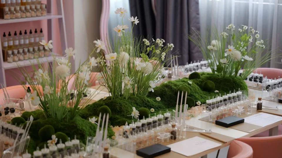 Ho Chi Minh City | Perfume and Floral Gift Box Workshop | With Instructor