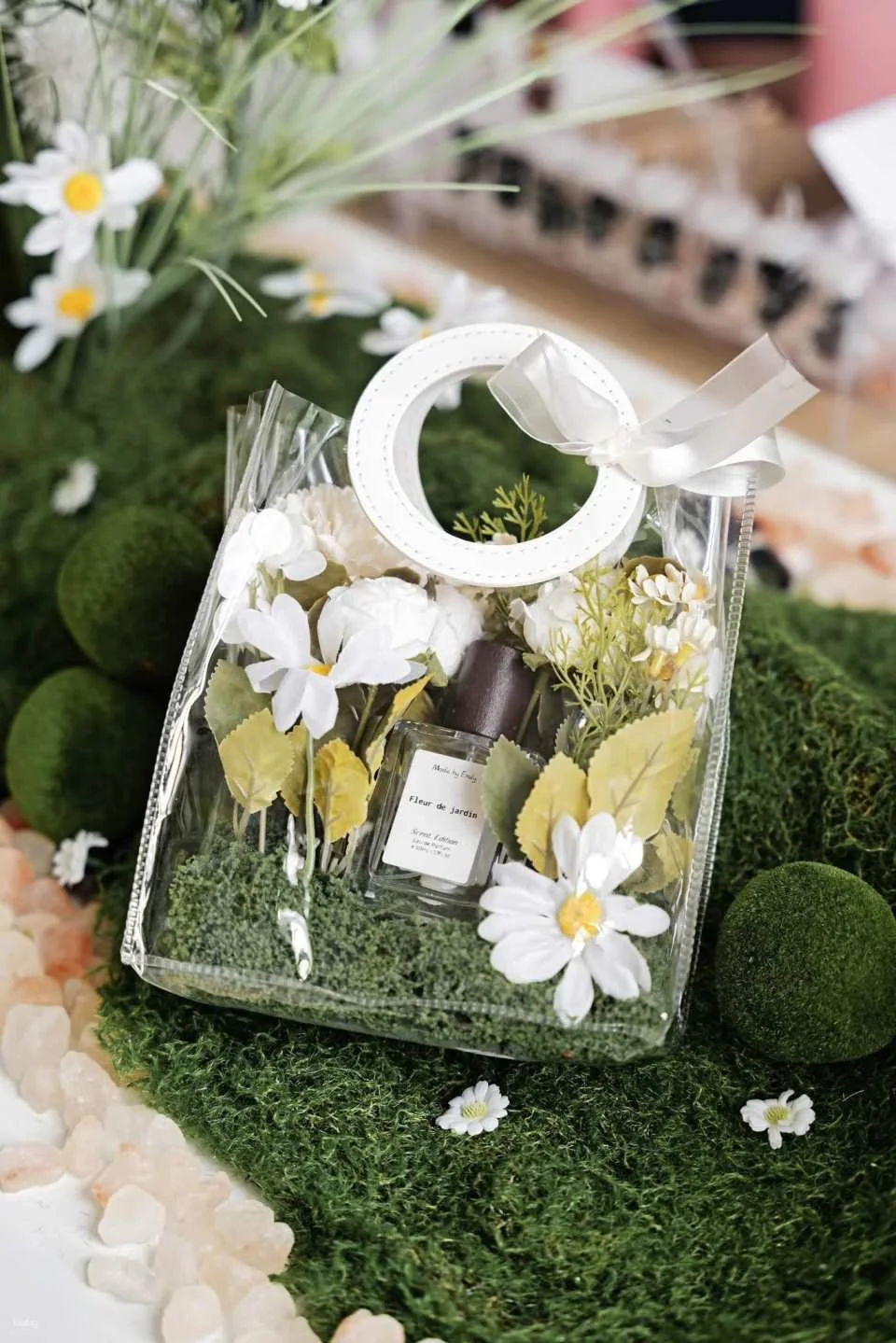 Ho Chi Minh City | Perfume and Floral Gift Box Workshop | With Instructor