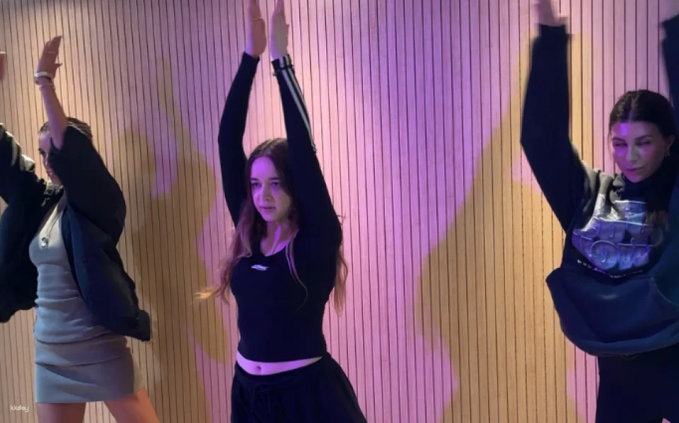[Seoul/Hongdae] Private K-POP Night Experience: Dance & Pub Crawl (Adults Only)