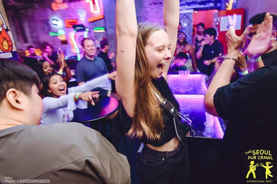 [Seoul/Hongdae] Private K-POP Night Experience: Dance & Pub Crawl (Adults Only)
