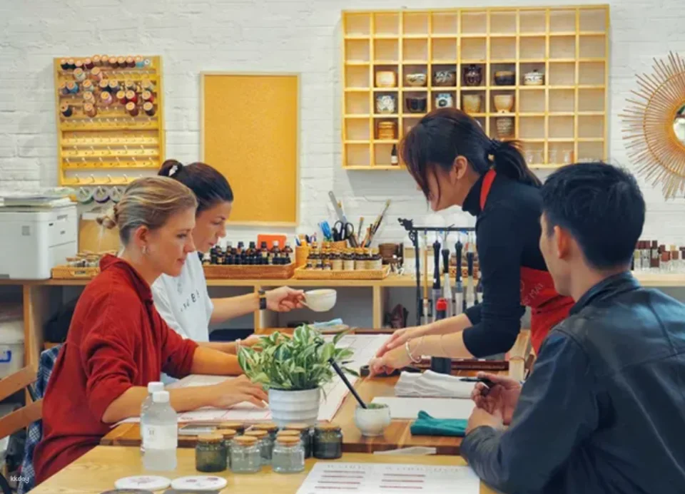 Da Nang | Leaf Skeleton Art Workshop with Instructor - A Must-do Cultural Experience in Vietnam