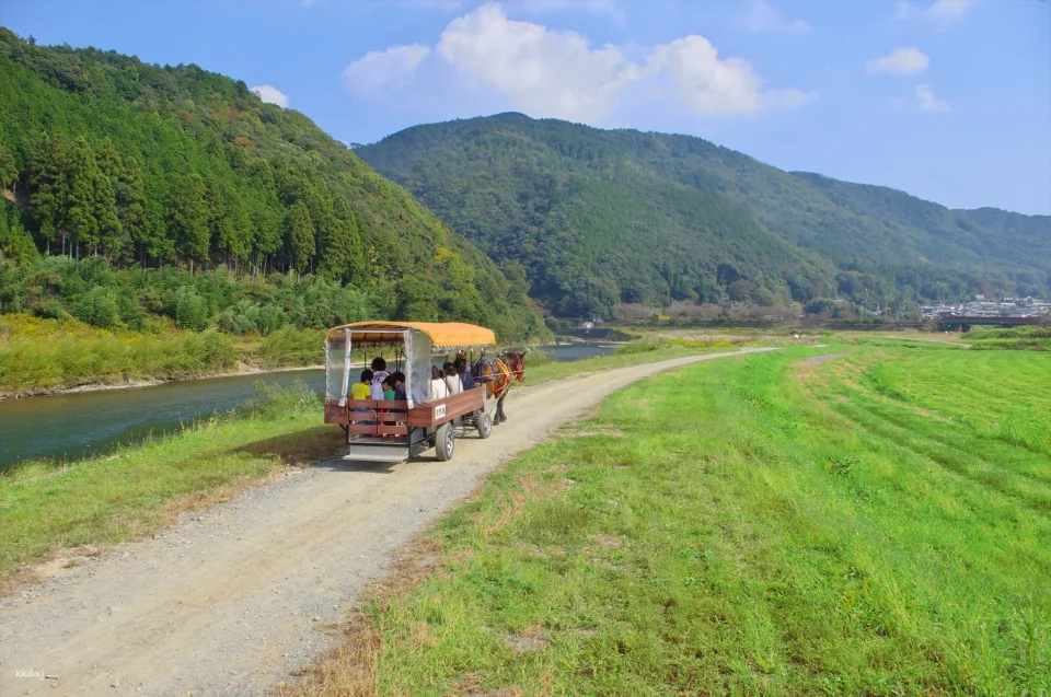 Kyoto Kameoka-kyo Horse-Drawn Carriage Tour | A Leisurely Horse-Drawn Carriage Trip to the Hozu River Cruise Pier