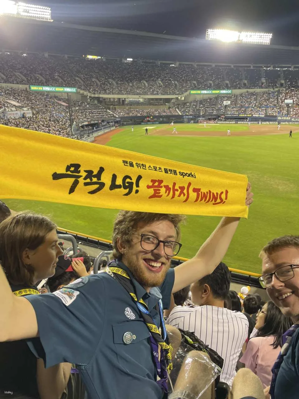 Seoul: Watching Baseball Game with a local and Pre-Game Meal