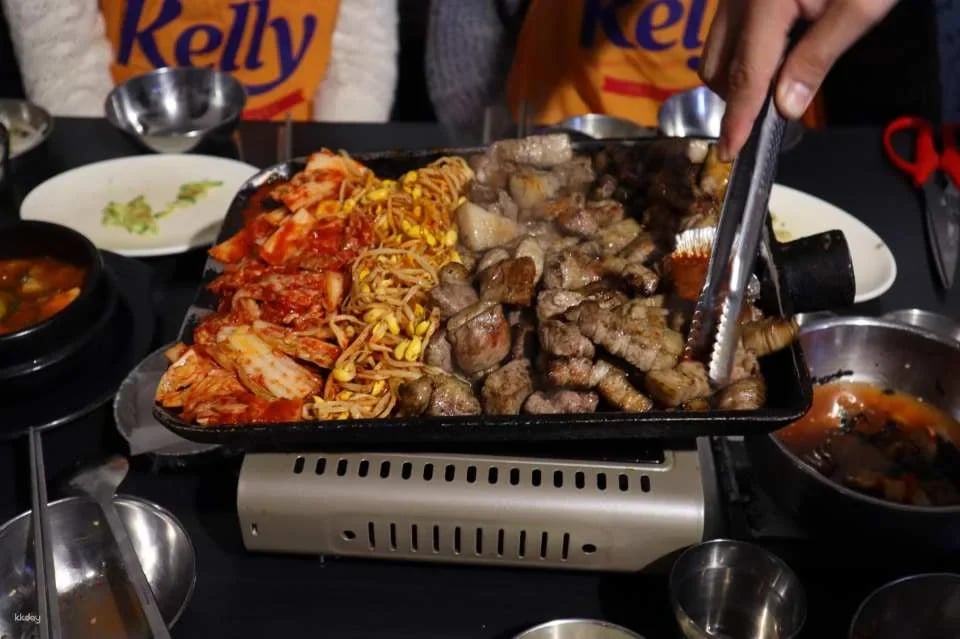 Seoul: Watching Baseball Game with a local and Pre-Game Meal