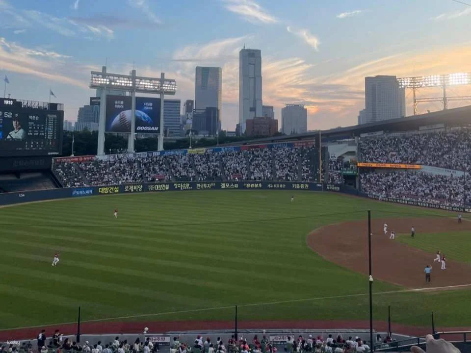 [SEOUL] Korean Baseball Game and K-BBQ with Local Guys