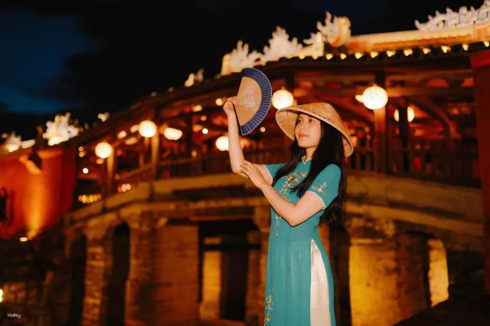 1-Hour Hoi An Night Photography: River Boat Ride & Glowing Lanterns