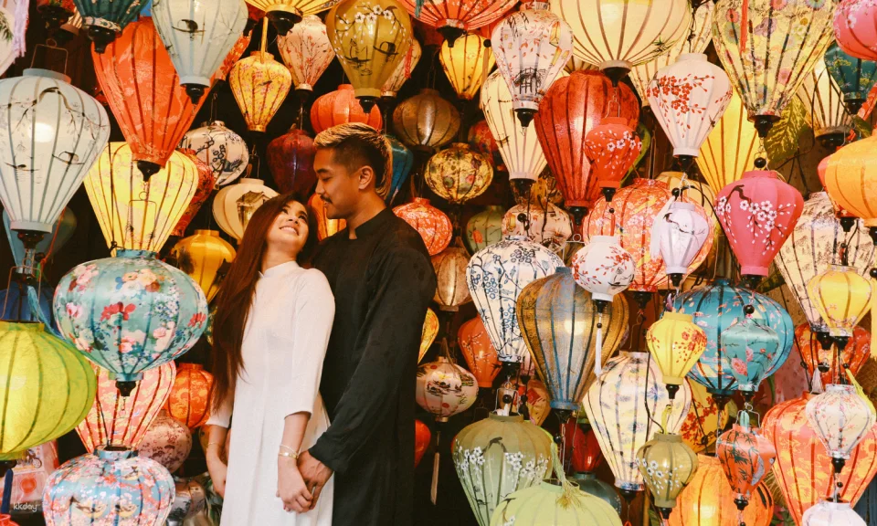 1-Hour Hoi An Night Photography: River Boat Ride & Glowing Lanterns