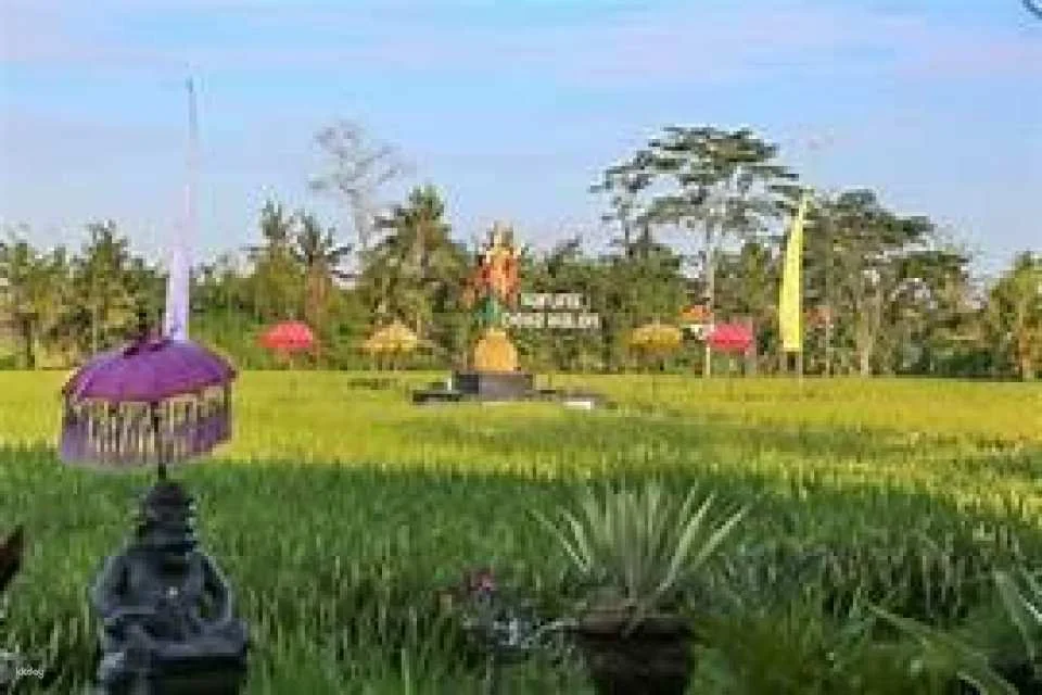Bali Batik Workshop, Batuan temple & Waterfall Tour | Private Tour