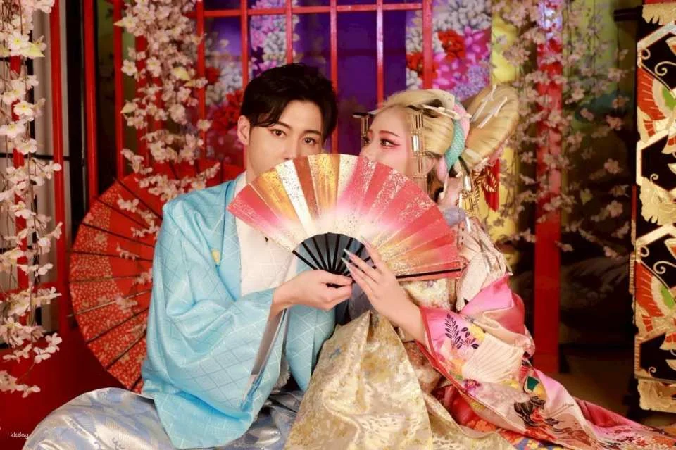 A photo shoot experience transforming into a courtesan in Nakasu, Fukuoka, Japan | Courtesan / Courtesan x Samurai / Boat tour
