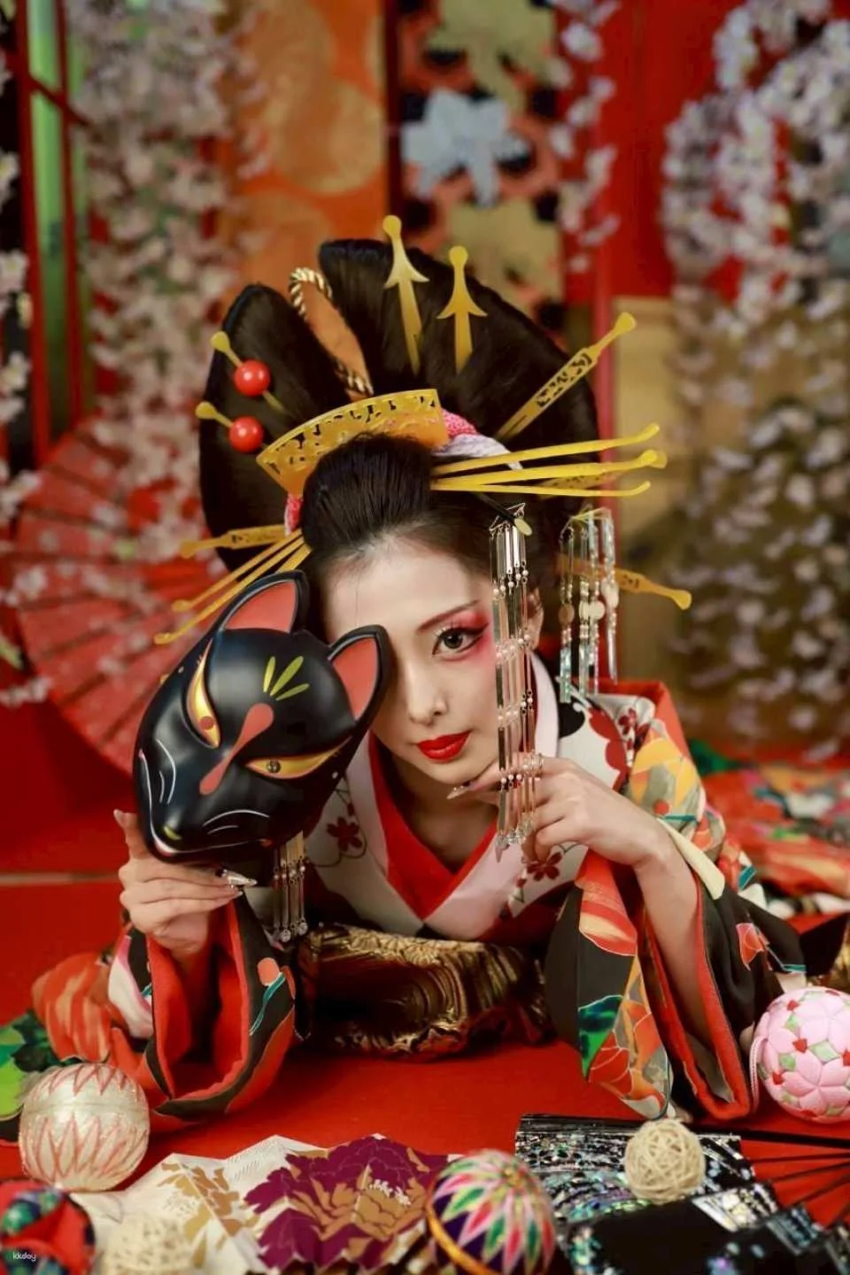 A photo shoot experience transforming into a courtesan in Nakasu, Fukuoka, Japan | Courtesan / Courtesan x Samurai / Boat tour