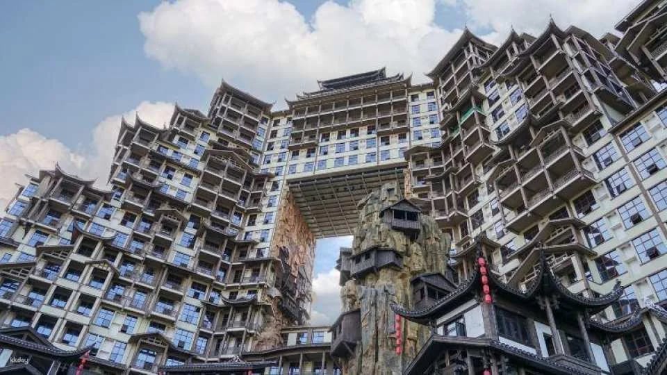 Zhangjiajie's Seventy-Two Wonders (Each building offers a unique view; the Potala Palace of the Tujia ethnic group)