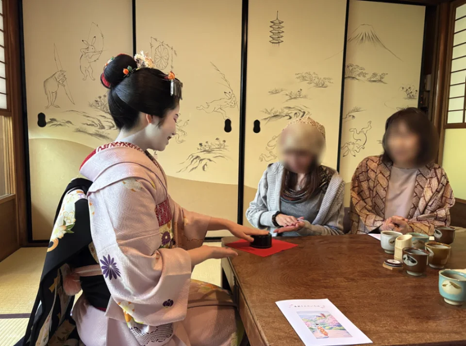 [Kyoto] Gion Maiko Close-up Interaction Experience | Dance Performances, Games, and Wagashi Culture