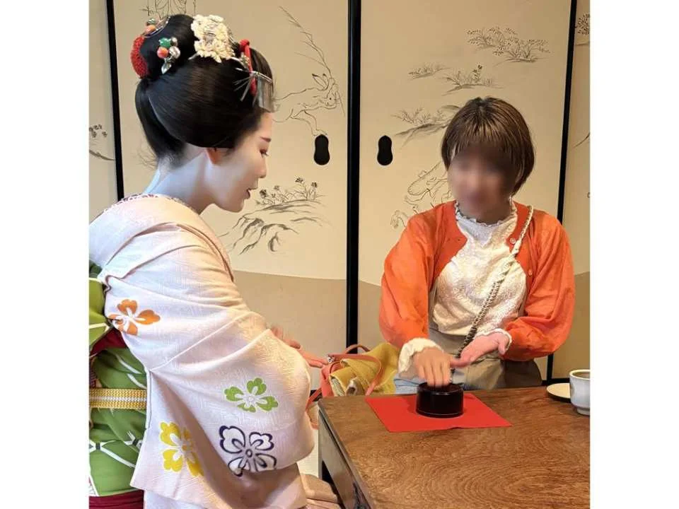 [Kyoto] Gion Maiko Close-up Interaction Experience | Dance Performances, Games, and Wagashi Culture