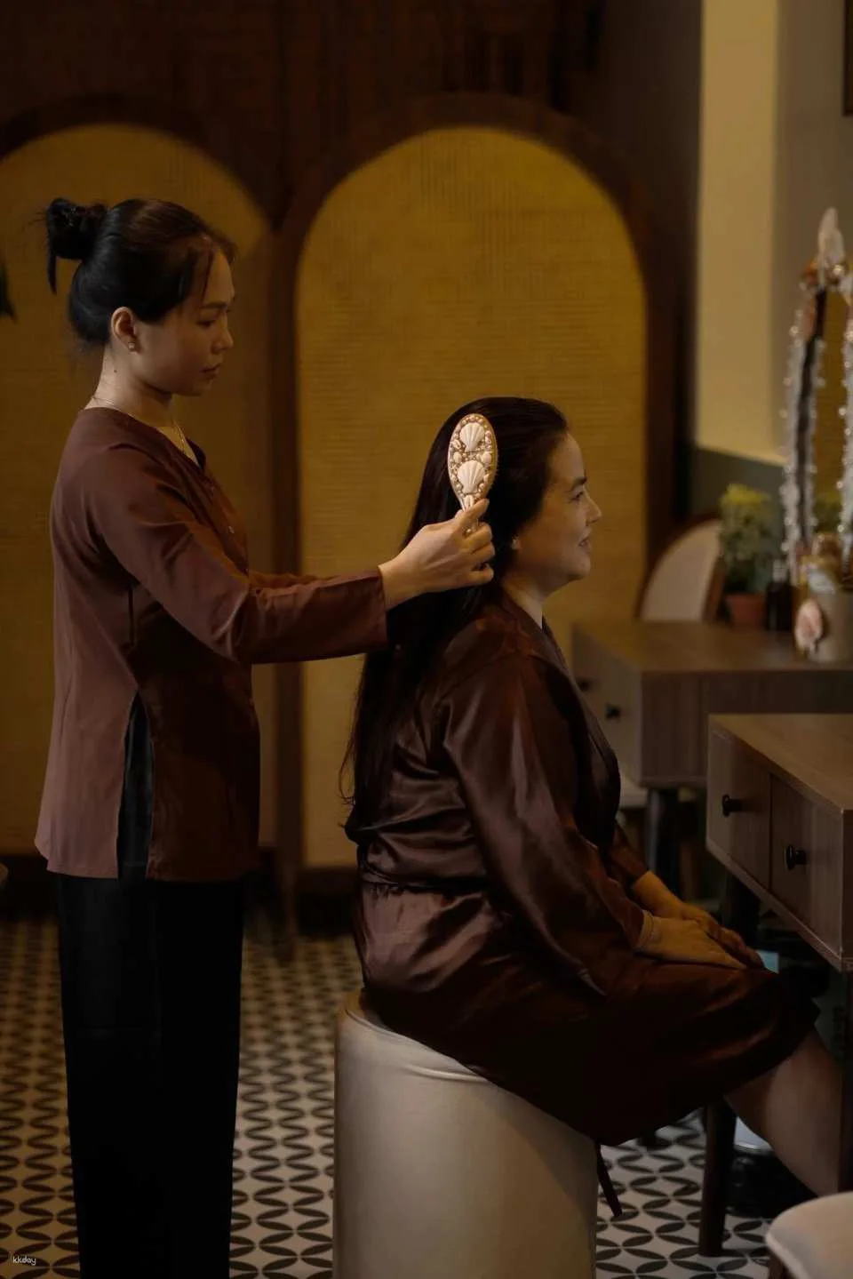 Phu Quoc Vietnamese Herbal Shampoo and Head Massage Experience 30/75 Mins