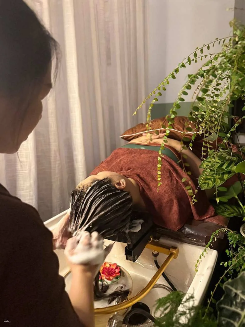 Phu Quoc Vietnamese Herbal Shampoo and Head Massage Experience 30/75 Mins