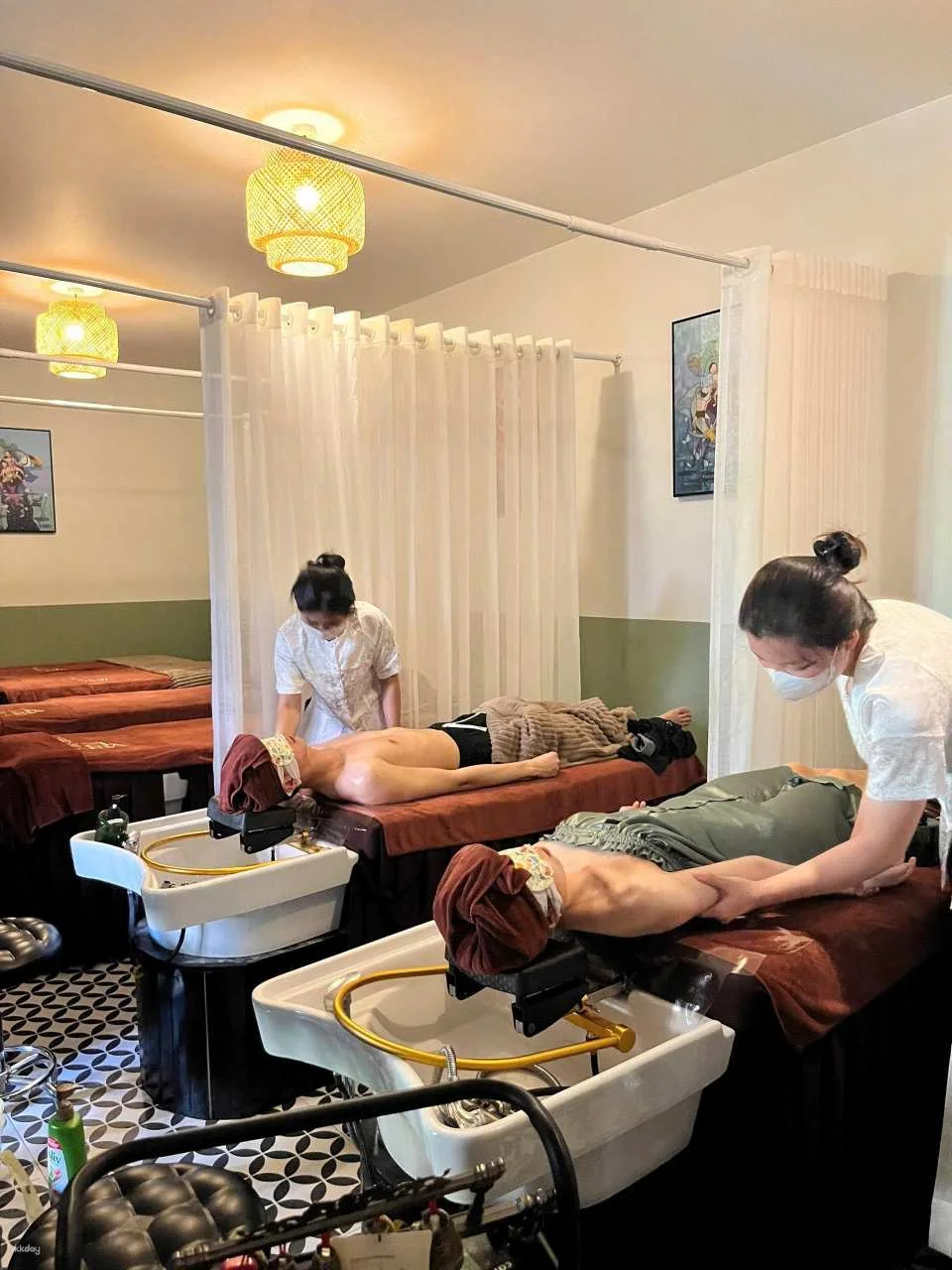 Phu Quoc Vietnamese Herbal Shampoo and Head Massage Experience 30/75 Mins