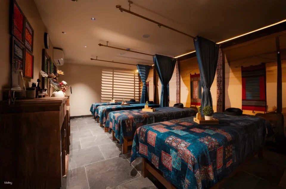 Experience massage at Herbal Spa - Da Nang Branch 1 | Natural Essential Oil Therapy + Complimentary Drinks (Tea, Fruit & Snacks)