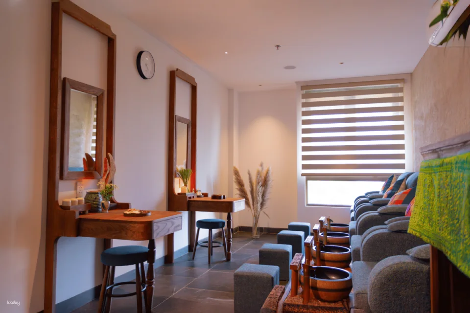 Experience massage at Herbal Spa - Da Nang Branch 1 | Natural Essential Oil Therapy + Complimentary Drinks (Tea, Fruit & Snacks)