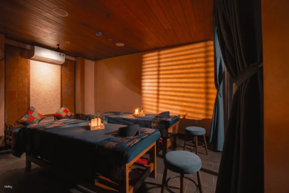 Experience massage at Herbal Spa - Da Nang Branch 1 | Natural Essential Oil Therapy + Complimentary Drinks (Tea, Fruit & Snacks)