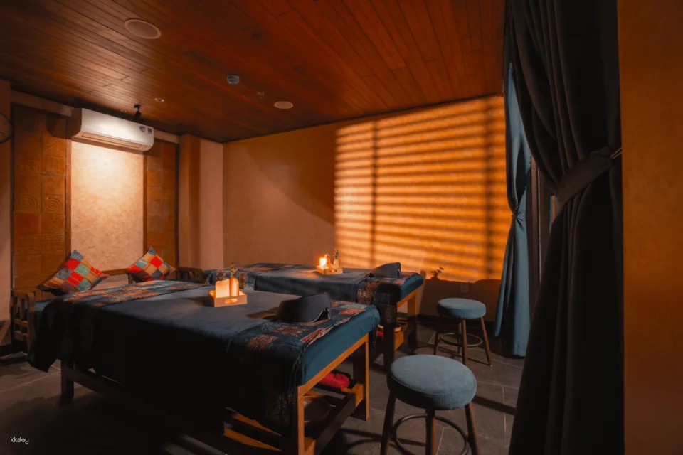 Experience massage at Herbal Spa - Da Nang Branch 1 | Natural Essential Oil Therapy + Complimentary Drinks (Tea, Fruit & Snacks)